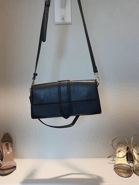 Slightly used Two Strap Black Bag